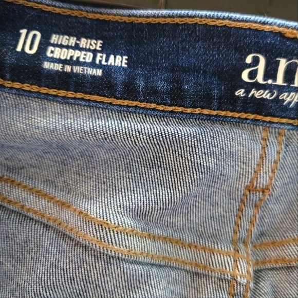 A.n.a High Rise Cropped Flare, Medium Wash, Size 10 - Picture 2 of 3